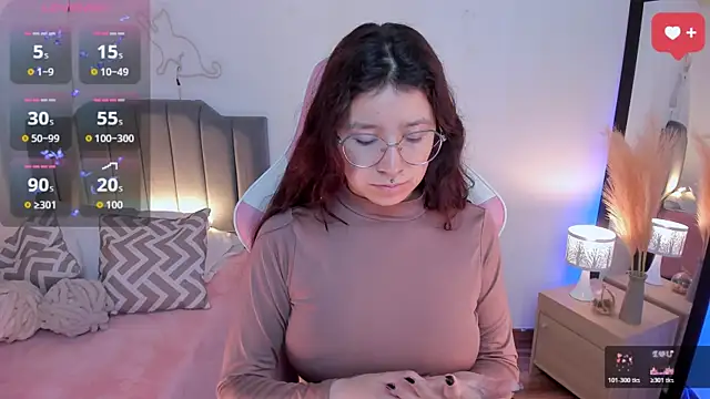 Snapshot of Amy_joones chatting on 04-21-26, 11:28 Amy joones online show from 04-21-26, 11:28