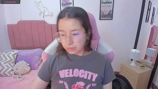 Amy joones online show from 11-22-25, 01:10