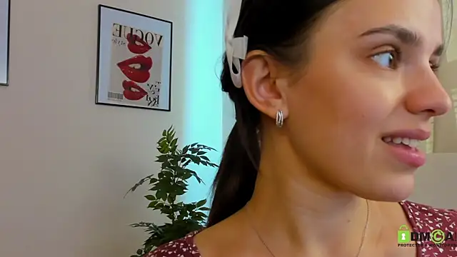 Snapshot of SuzyJamess chatting on 03-22-25, 08:29 SuzyJamess online show from 03-22-25, 08:29