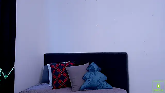 Snapshot of SuzyJamess chatting on 01-29-25, 09:01 SuzyJamess online show from 01-29-25, 09:01