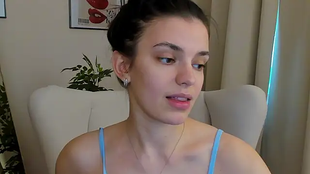 Snapshot of SuzyJamess chatting on 02-22-25, 05:23 SuzyJamess online show from 02-22-25, 05:23