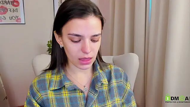 Snapshot of SuzyJamess chatting on 03-21-25, 02:28 SuzyJamess online show from 03-21-25, 02:28