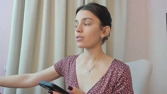 Snapshot of SuzyJamess chatting on 12-19-24, 05:40 SuzyJamess online show from 12-19-24, 05:40