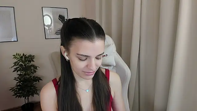 Snapshot of SuzyJamess chatting on 01-19-25, 01:43 SuzyJamess online show from 01-19-25, 01:43