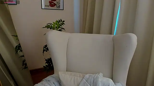 Snapshot of SuzyJamess chatting on 02-20-25, 05:55 SuzyJamess online show from 02-20-25, 05:55