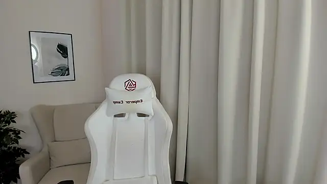 Snapshot of SuzyJamess chatting on 01-22-25, 01:53 SuzyJamess online show from 01-22-25, 01:53