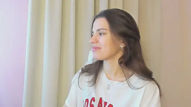 Snapshot of SuzyJamess chatting on 12-12-24, 02:15 SuzyJamess online show from 12-12-24, 02:15