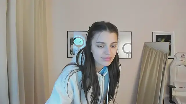 Snapshot of SuzyJamess chatting on 12-18-24, 02:10 SuzyJamess online show from 12-18-24, 02:10