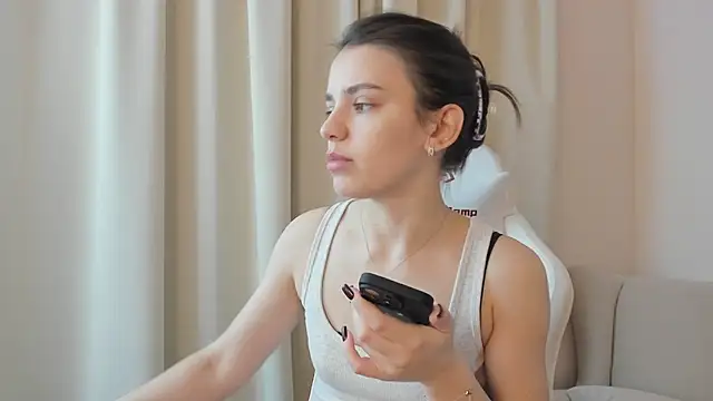 Snapshot of SuzyJamess chatting on 12-21-24, 01:47 SuzyJamess online show from 12-21-24, 01:47