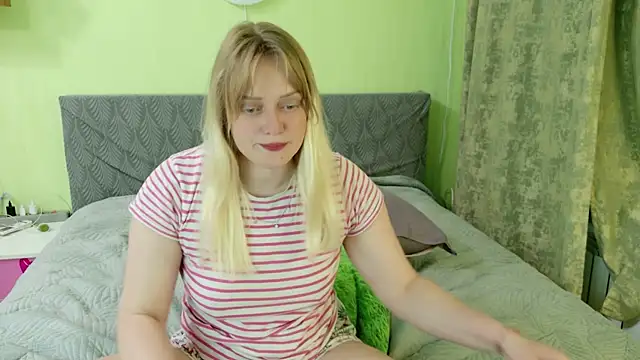 Snapshot of Kira_Miler chatting on 06-04-26, 06:29 Kira Miler online show from 06-04-26, 06:29