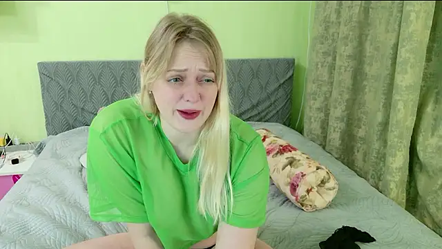 Kira Miler online show from 03-06-26, 06:52