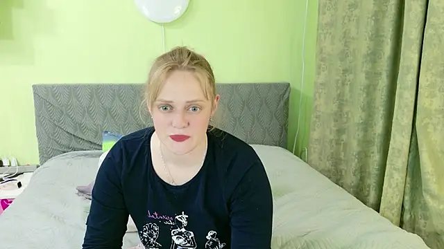 Snapshot of Kira_Miler chatting on 05-22-26, 11:41 Kira Miler online show from 05-22-26, 11:41