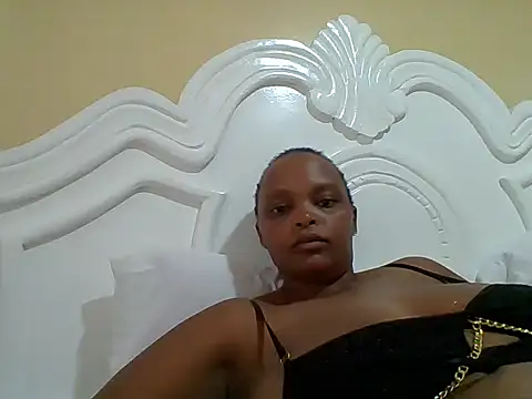 Snapshot of Sexxy-Shie chatting on 07-13-26, 05:07 Sexxy-Shie online show from 07-13-26, 05:07