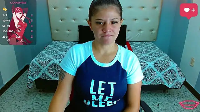 Snapshot of lynieh-5 chatting on 02-25-25, 01:43 lynieh-5 online show from 02-25-25, 01:43