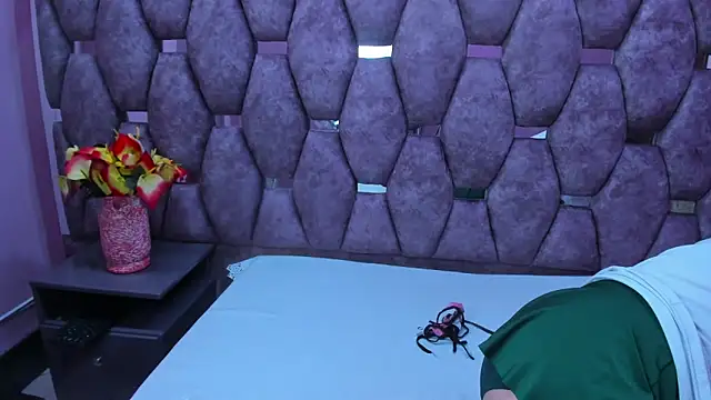 Snapshot of AlaSmith chatting on 11-10-25, 02:27 AlaSmith online show from 11-10-25, 02:27