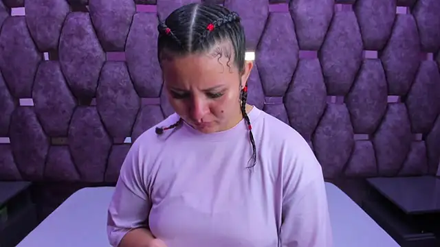 Snapshot of AlaSmith chatting on 10-23-25, 02:32 AlaSmith online show from 10-23-25, 02:32