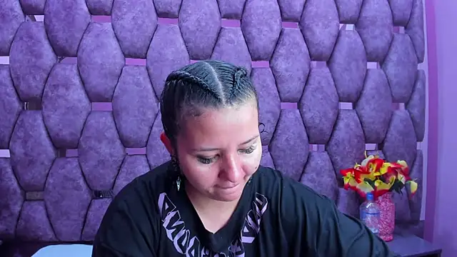 Snapshot of AlaSmith chatting on 10-04-25, 02:13 AlaSmith online show from 10-04-25, 02:13