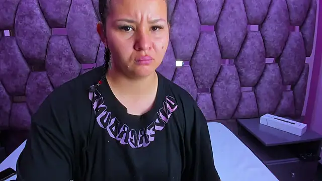 Snapshot of AlaSmith chatting on 10-25-25, 02:22 AlaSmith online show from 10-25-25, 02:22