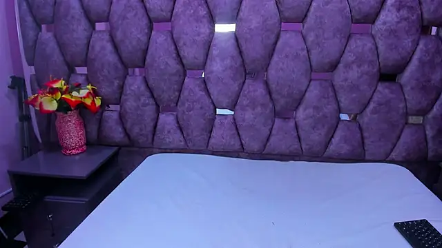 Snapshot of AlaSmith chatting on 10-14-25, 02:23 AlaSmith online show from 10-14-25, 02:23