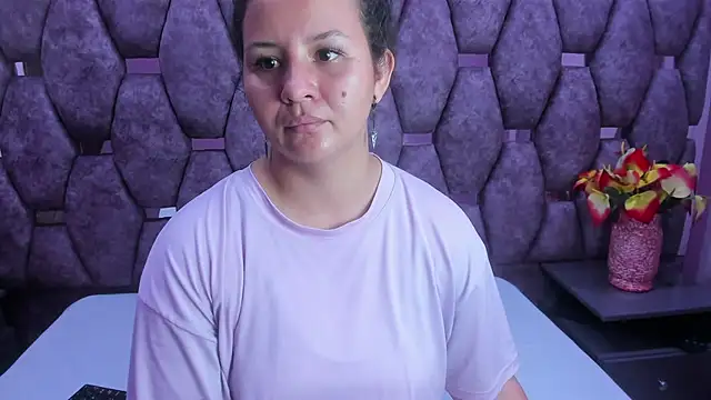 Snapshot of AlaSmith chatting on 11-04-25, 02:48 AlaSmith online show from 11-04-25, 02:48