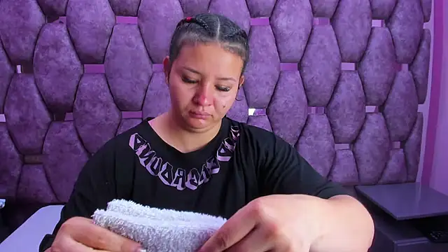 Snapshot of AlaSmith chatting on 10-18-25, 02:35 AlaSmith online show from 10-18-25, 02:35