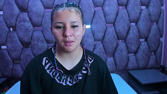 Snapshot of AlaSmith chatting on 11-26-25, 02:33 AlaSmith online show from 11-26-25, 02:33