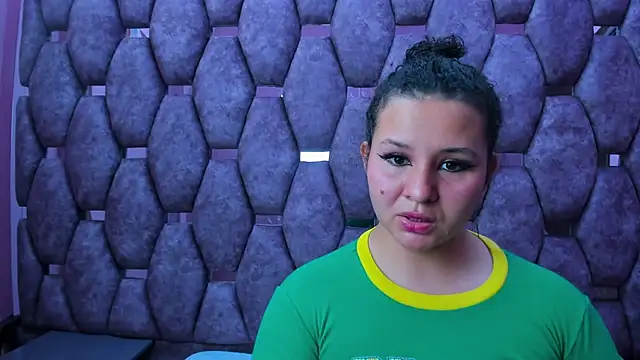 Snapshot of AlaSmith chatting on 11-25-25, 02:23 AlaSmith online show from 11-25-25, 02:23