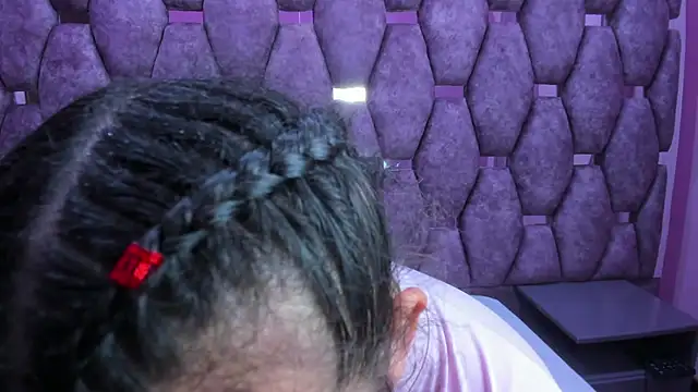 Snapshot of AlaSmith chatting on 10-26-25, 02:23 AlaSmith online show from 10-26-25, 02:23