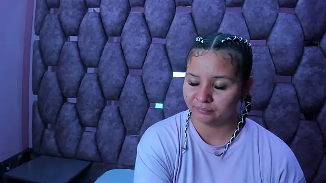 Snapshot of AlaSmith chatting on 11-18-25, 02:27 AlaSmith online show from 11-18-25, 02:27