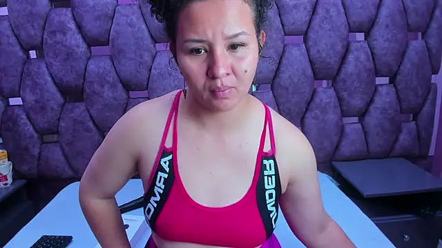 Snapshot of AlaSmith chatting on 11-02-25, 02:05 AlaSmith online show from 11-02-25, 02:05