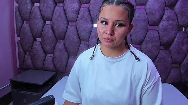 Snapshot of AlaSmith chatting on 11-09-25, 02:15 AlaSmith online show from 11-09-25, 02:15