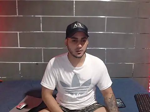 Snapshot of xxxxhotxoxo chatting on 05-17-26, 06:35 xxxxhotxoxo online show from 05-17-26, 06:35