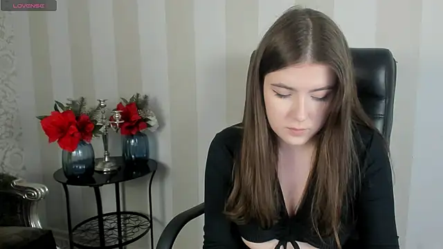 Snapshot of Haley_Gars chatting on 10-24-25, 12:59 Haley Gars online show from 10-24-25, 12:59