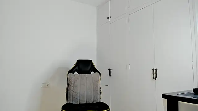 Snapshot of dan01_ chatting on 02-17-25, 12:27 dan01  online show from 02-17-25, 12:27