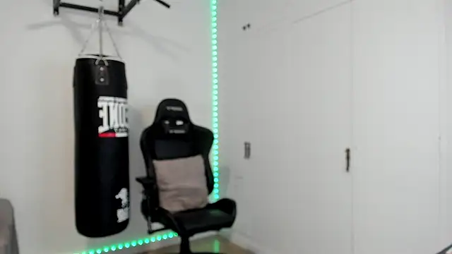 dan01  online show from 04-12-26, 06:16