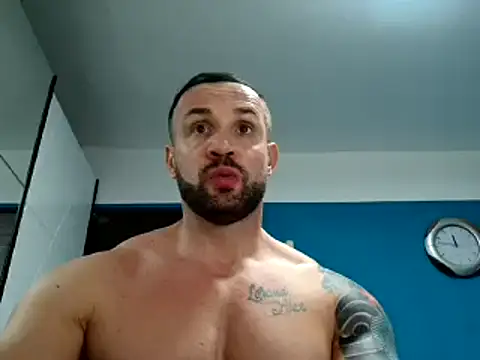 Snapshot of Magnificmuscles89 chatting on 02-28-25, 09:44 Magnificmuscles89 online show from 02-28-25, 09:44