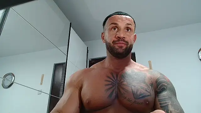 Magnificmuscles89 online show from 04-22-26, 10:49