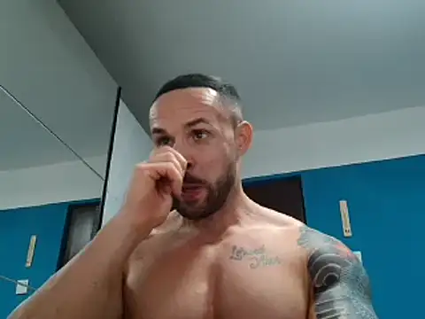Snapshot of Magnificmuscles89 chatting on 02-13-25, 10:00 Magnificmuscles89 online show from 02-13-25, 10:00
