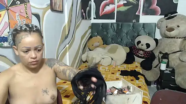 manzanahot9 online show from 11-18-25, 10:40