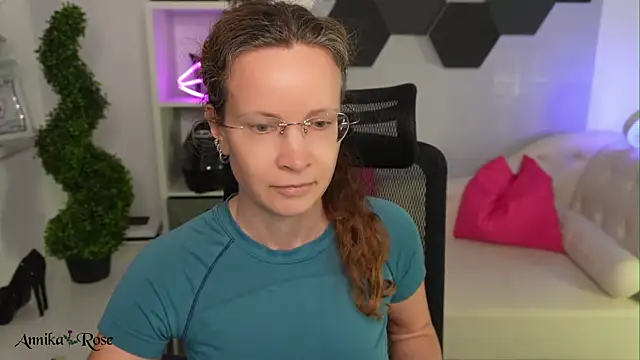 AnnikaRose online show from 02-04-26, 12:55