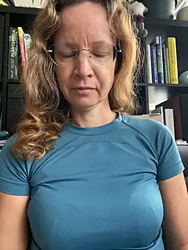 Snapshot of AnnikaRose chatting on 10-01-25, 06:18 AnnikaRose online show from 10-01-25, 06:18