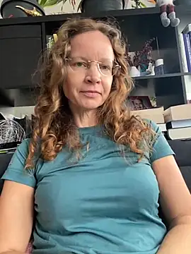 AnnikaRose online show from 10-28-25, 08:02