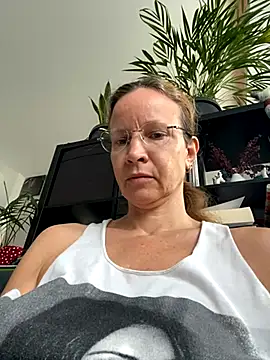 Snapshot of AnnikaRose chatting on 09-10-25, 05:50 AnnikaRose online show from 09-10-25, 05:50
