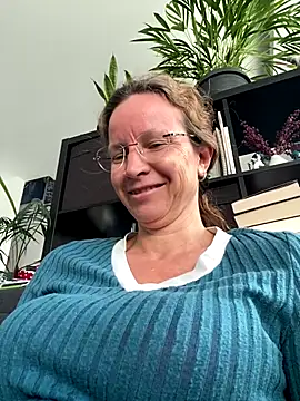 Snapshot of AnnikaRose chatting on 09-24-25, 06:09 AnnikaRose online show from 09-24-25, 06:09