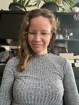 AnnikaRose online show from 11-18-25, 06:50