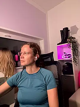 AnnikaRose online show from 01-11-26, 01:40