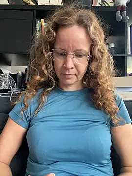 AnnikaRose online show from 10-30-25, 08:01