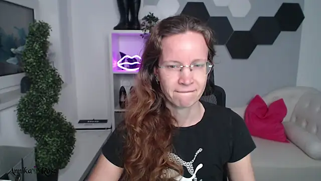 Snapshot of AnnikaRose chatting on 03-16-25, 12:00 AnnikaRose online show from 03-16-25, 12:00
