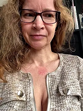 AnnikaRose online show from 04-14-26, 06:07