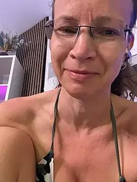 Snapshot of AnnikaRose chatting on 06-25-26, 03:48 AnnikaRose online show from 06-25-26, 03:48